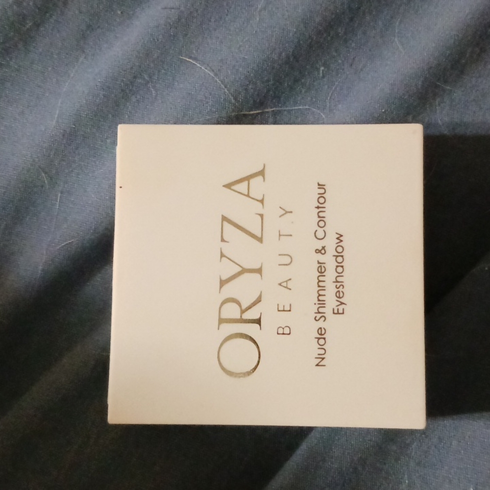Oryza Beauty Nude Shimmer & Contour Eyeshadow